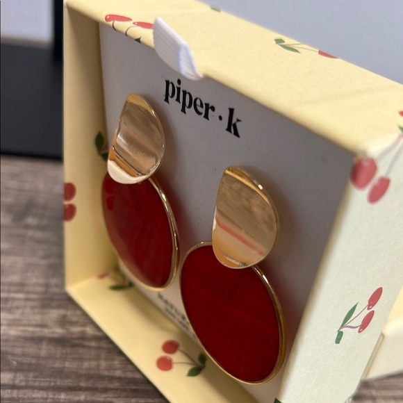 Piper K | Red & Gold Shell Earrings - Picture 6 of 6